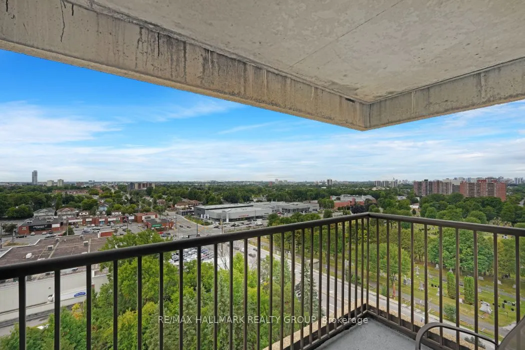 545 St Laurent Boulevard, #1006
