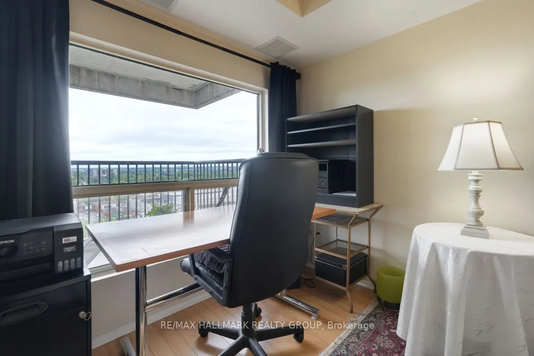 545 St Laurent Boulevard, #1006