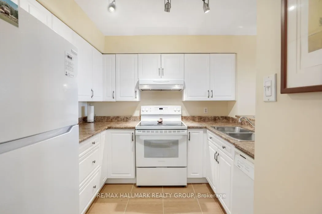 545 St Laurent Boulevard, #1006