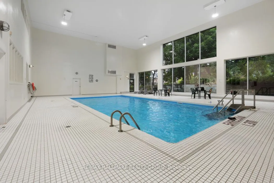 545 St Laurent Boulevard, #1006