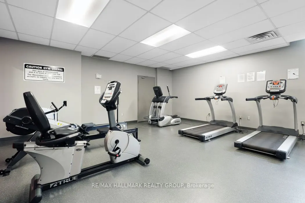 545 St Laurent Boulevard, #1006