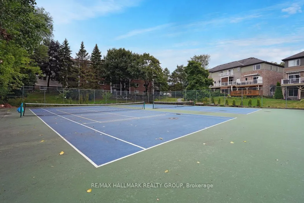 545 St Laurent Boulevard, #1006
