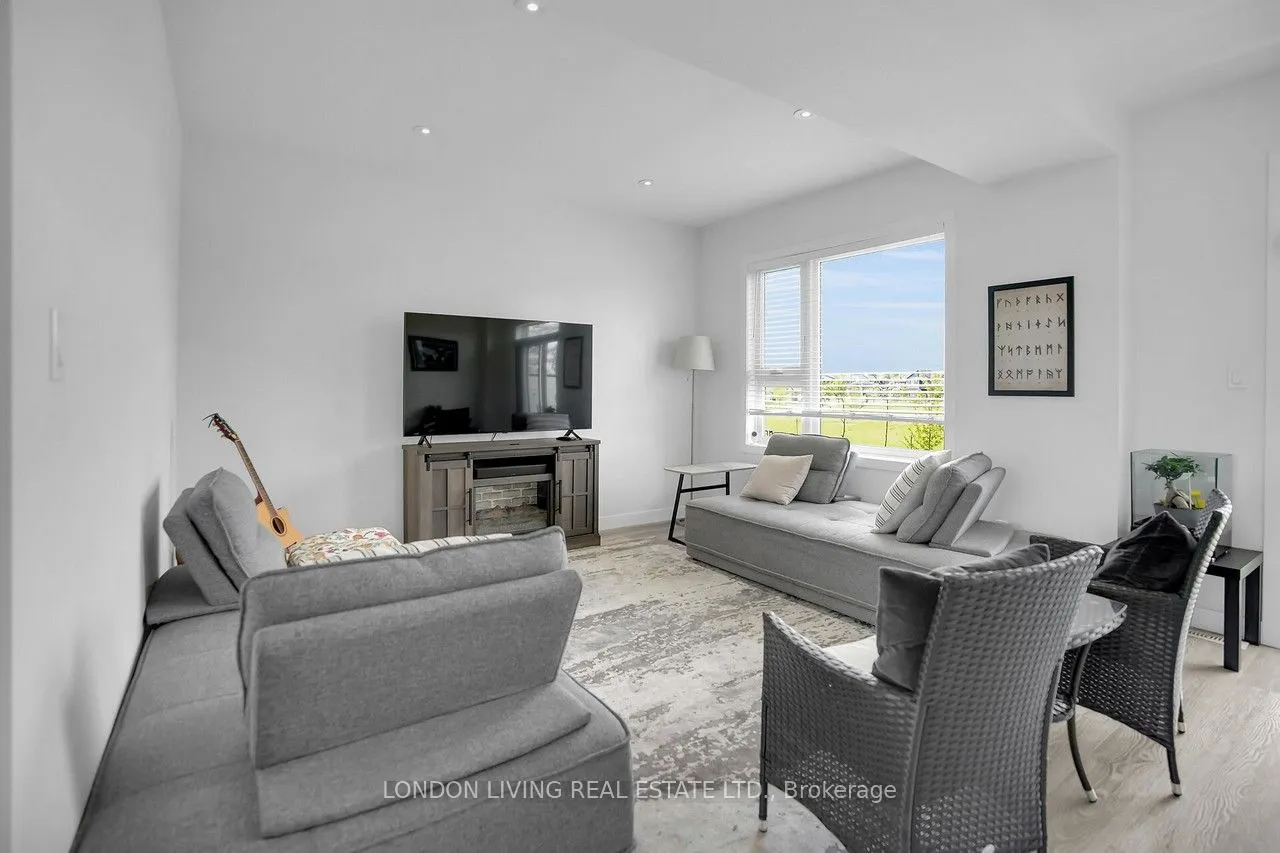 3380 Singleton Avenue, #28