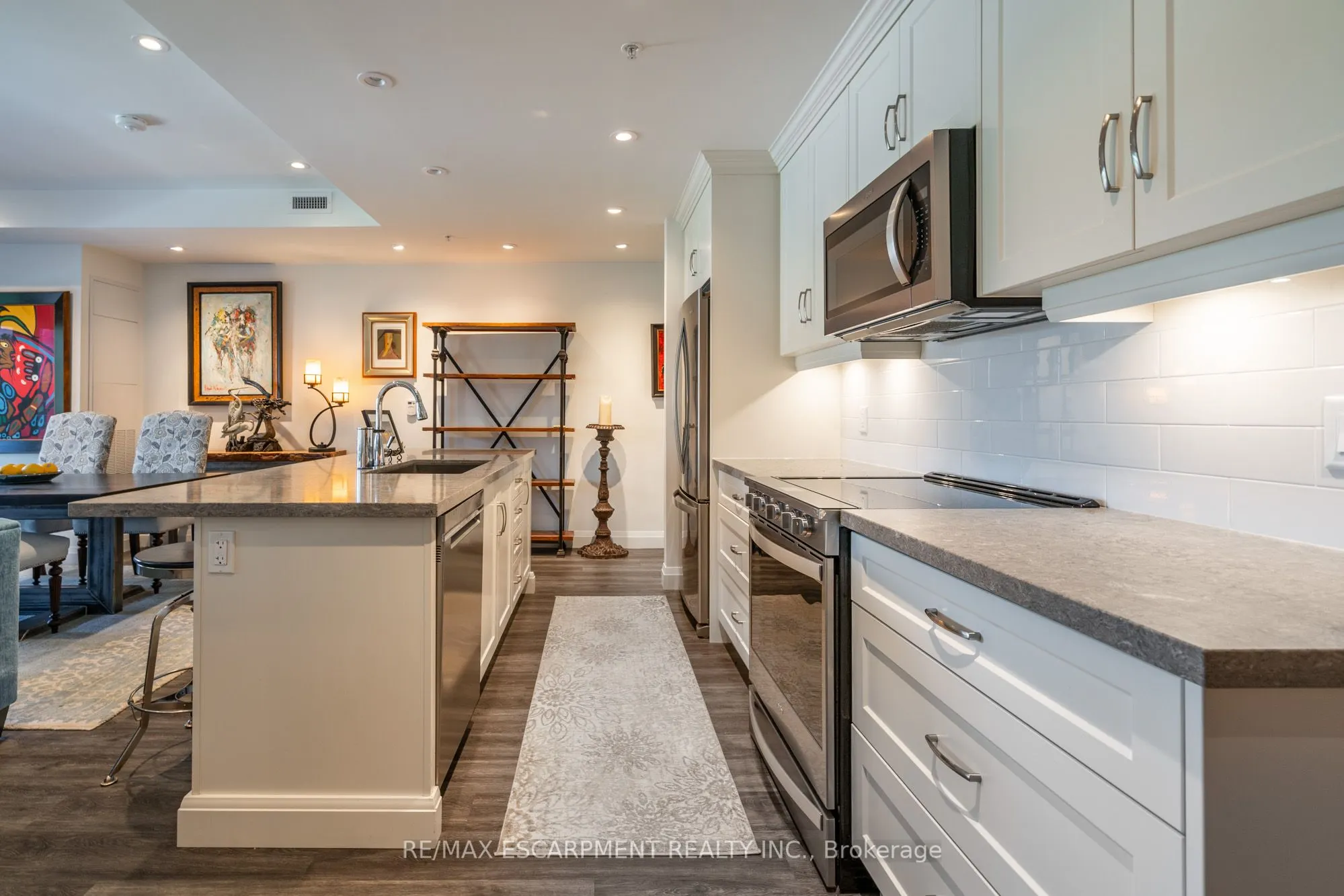 30 Hamilton Street S, #213
