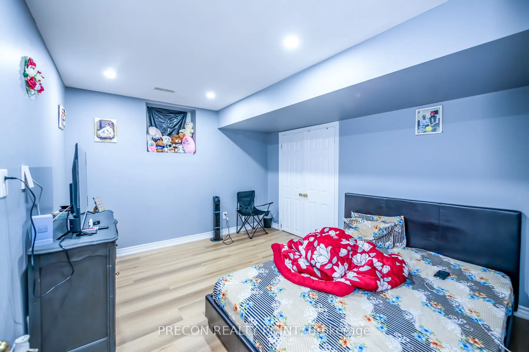 24 Midanbury Way