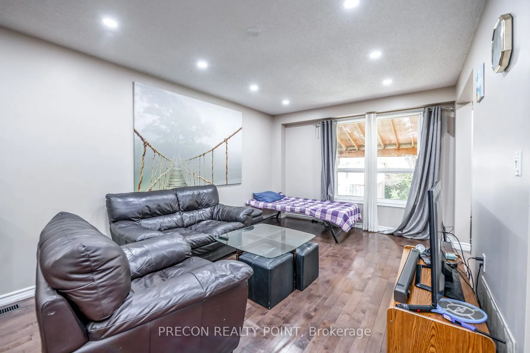 24 Midanbury Way