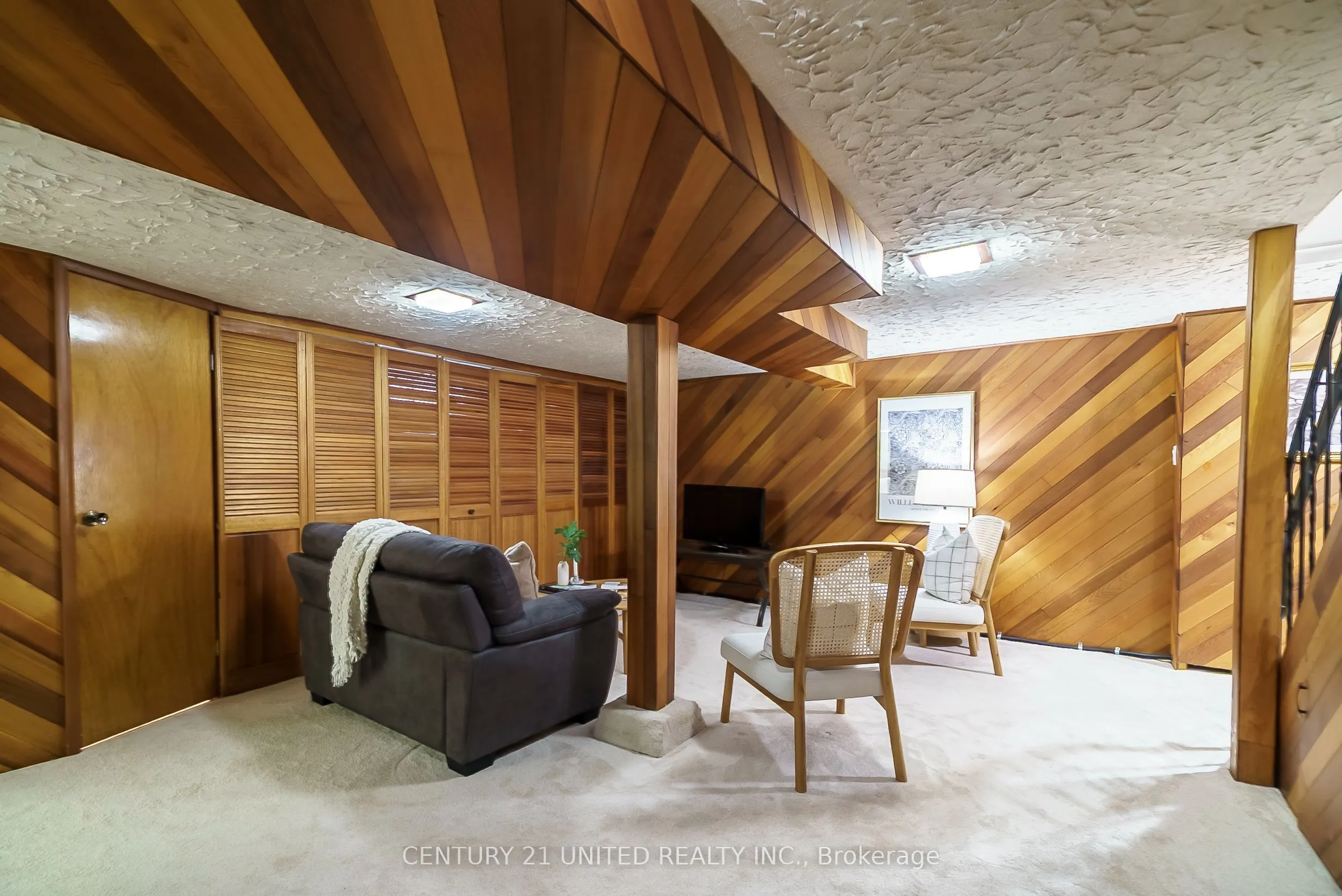 635 Montrose Street