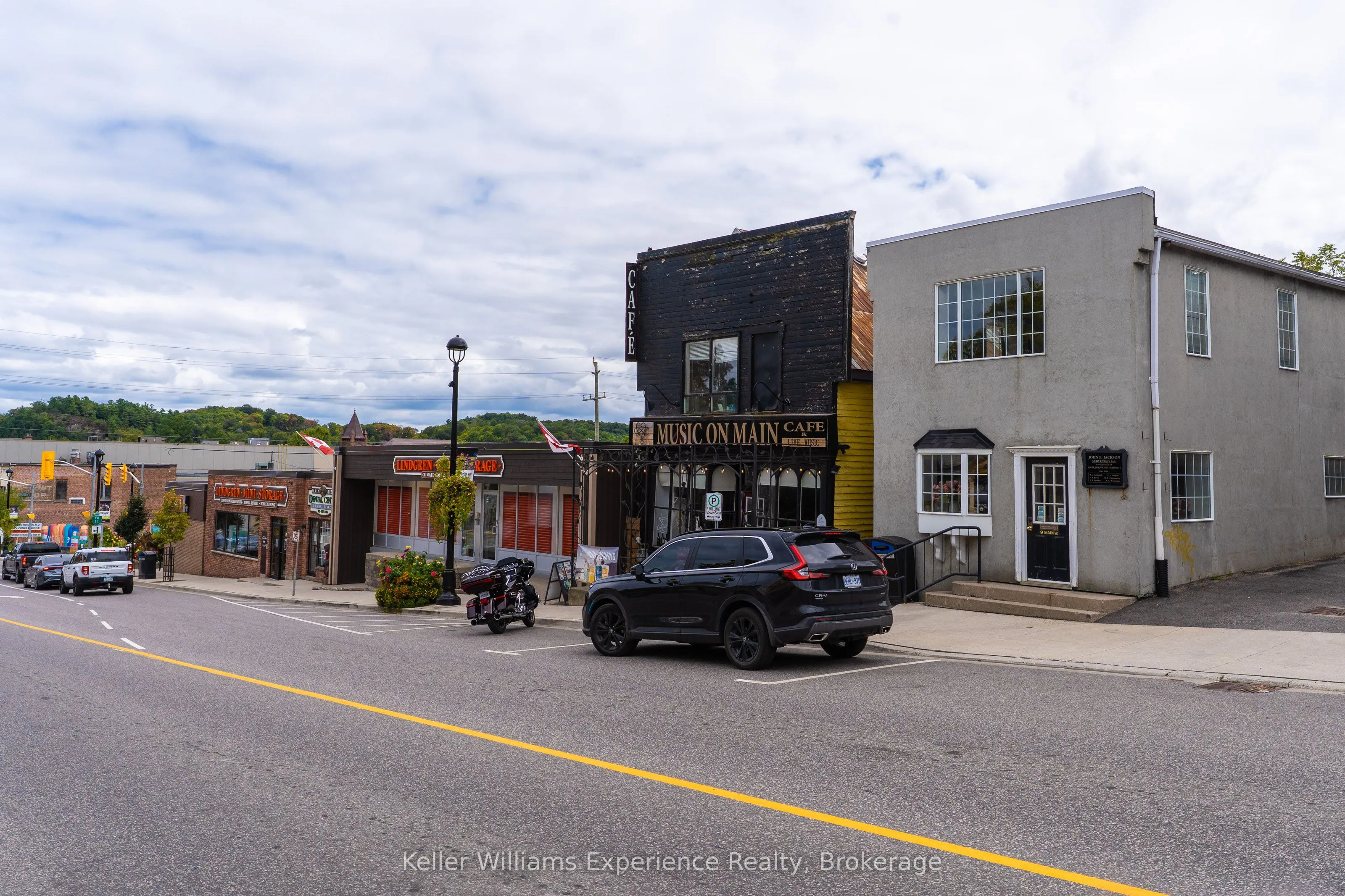 9 Main Street W