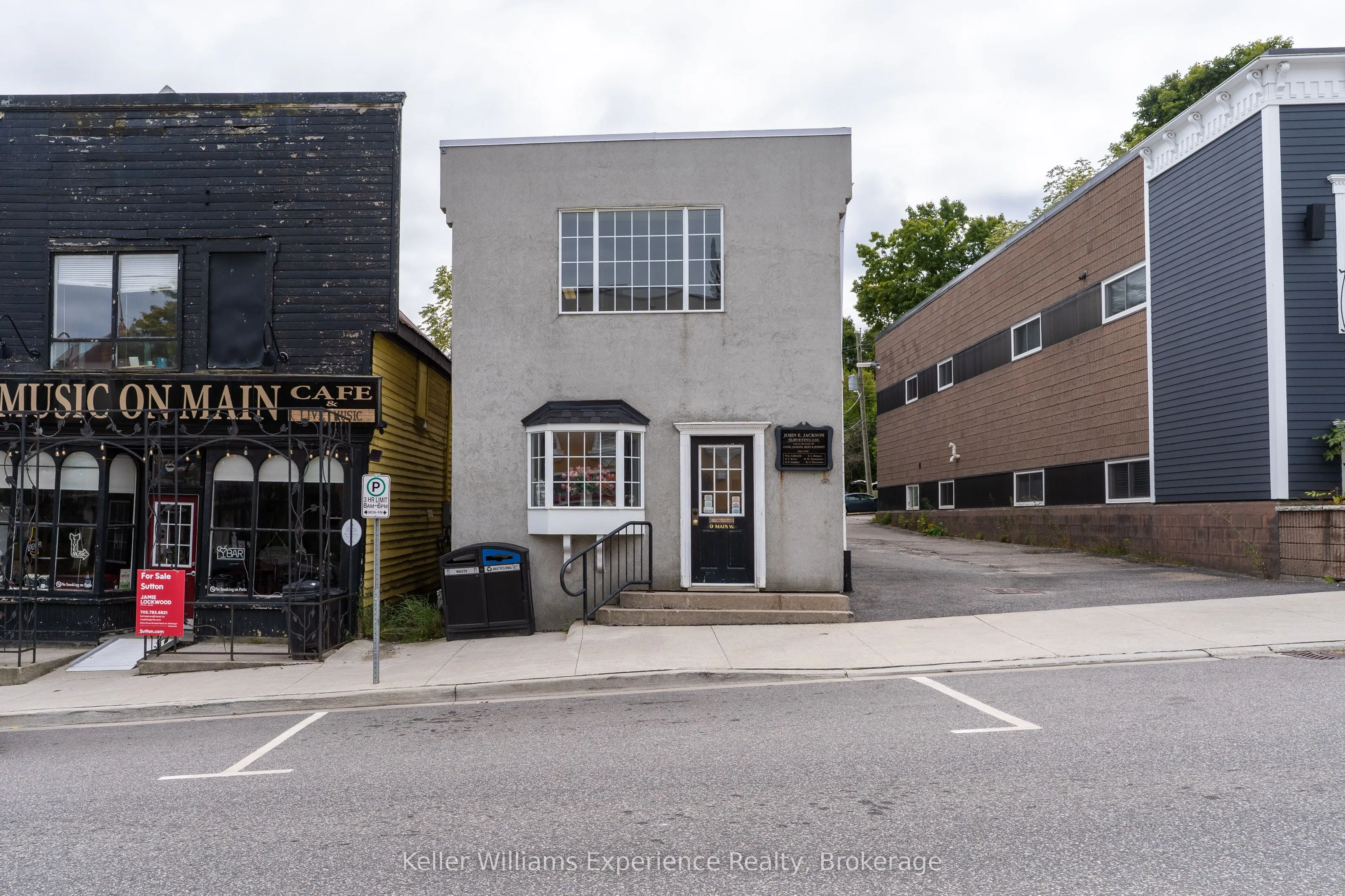 9 Main Street W