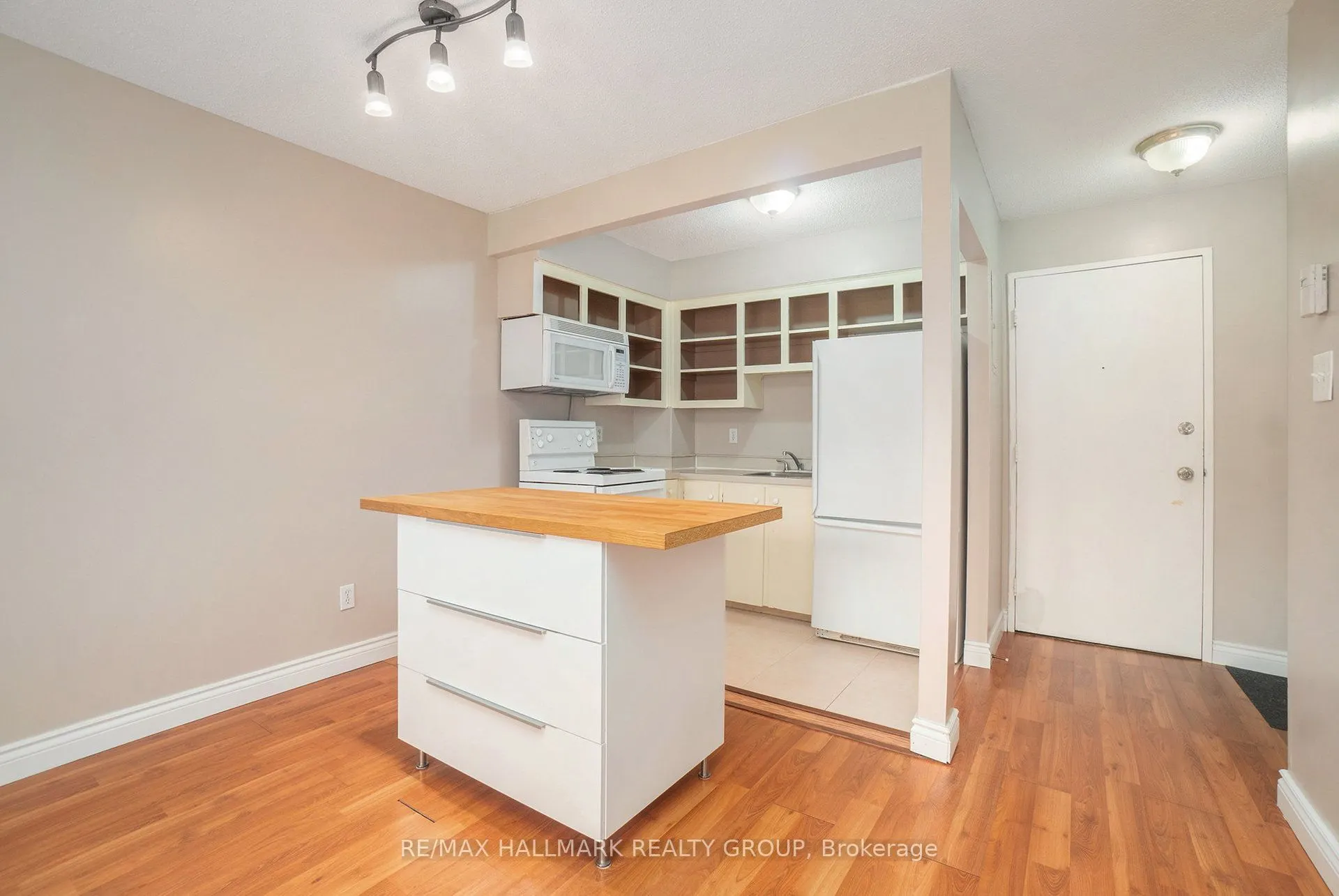 2041 Arrowsmith Dr. Drive