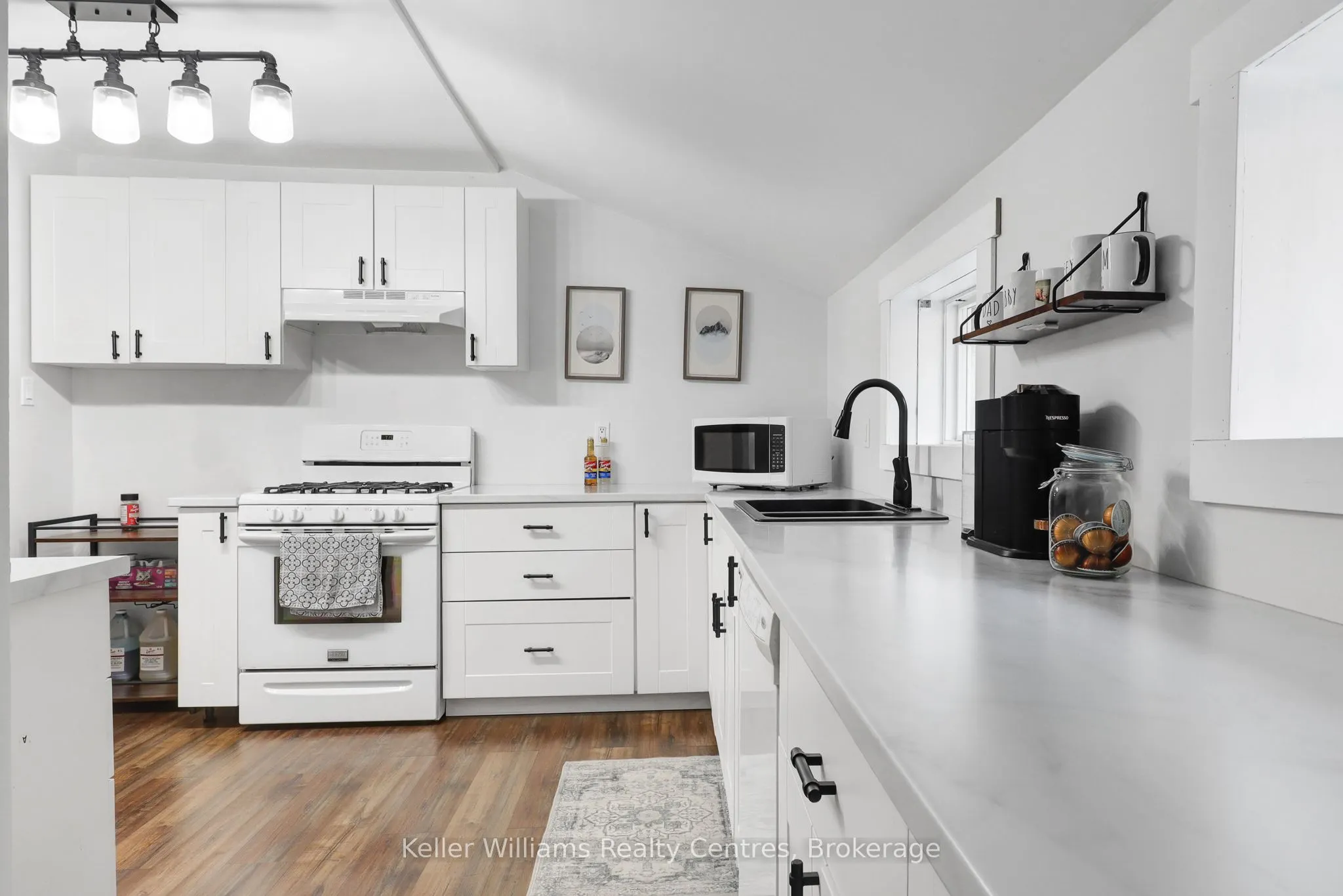 31 Yonge Street S