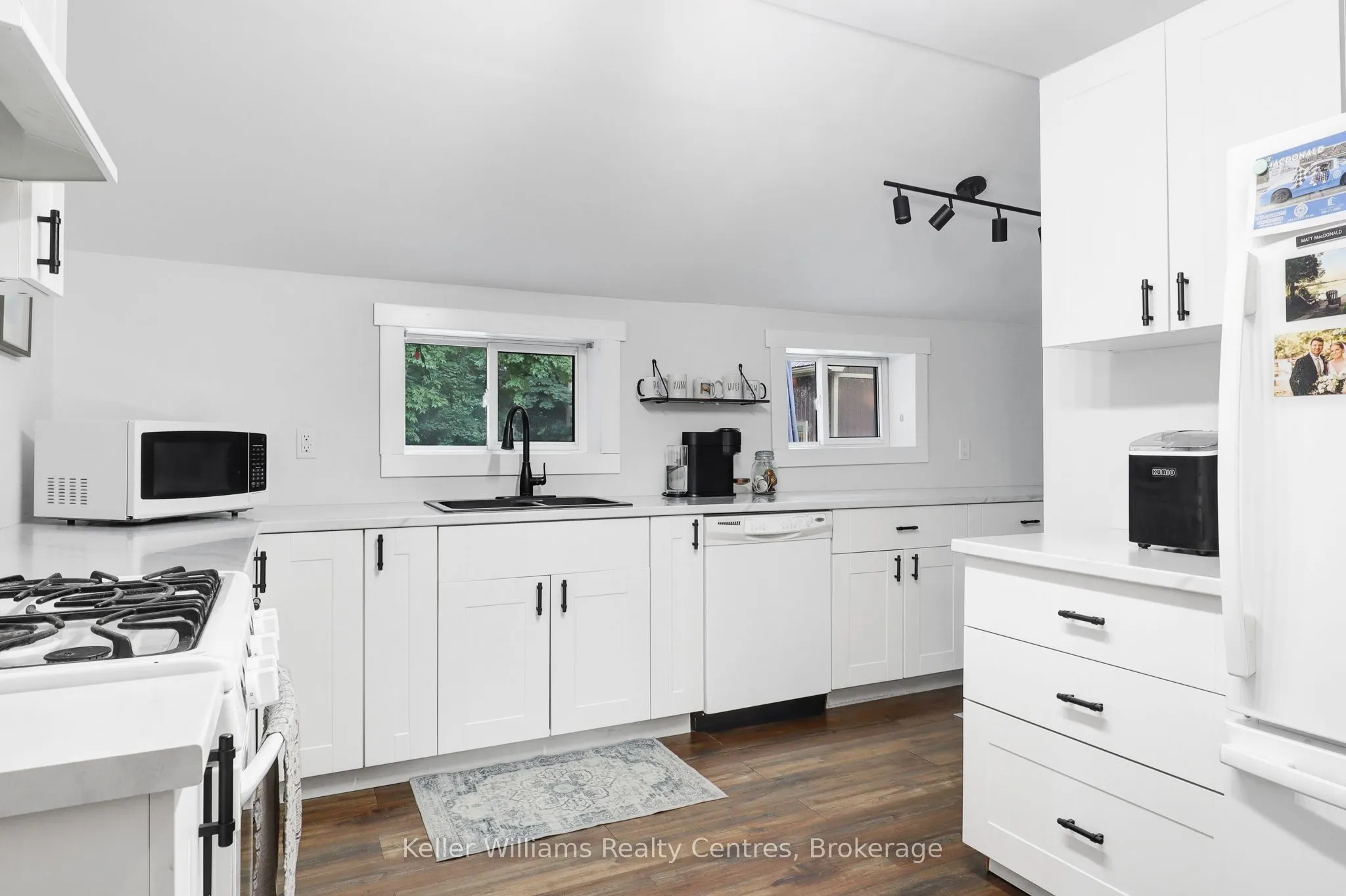 31 Yonge Street S