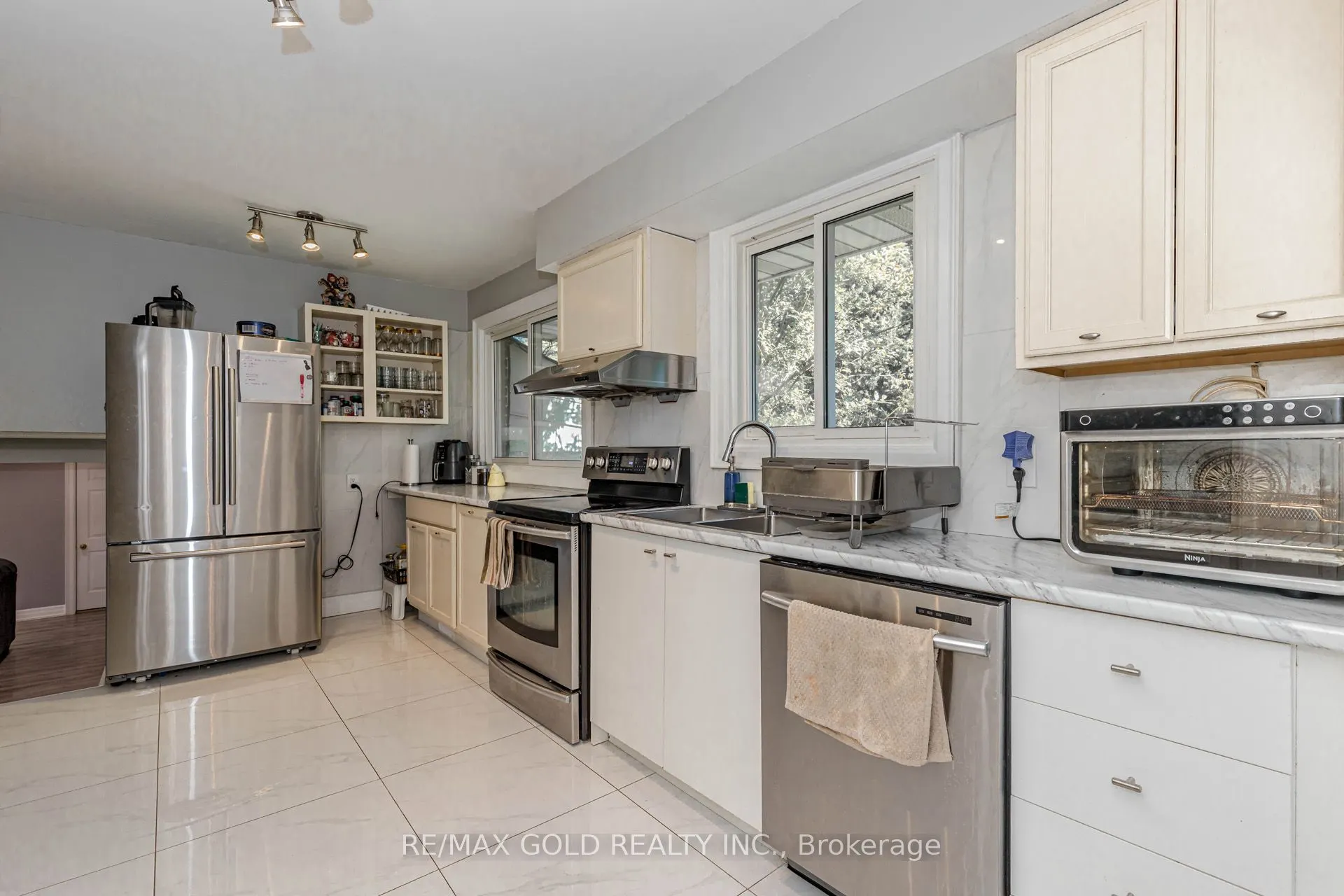 9109 Wellington Rd 50