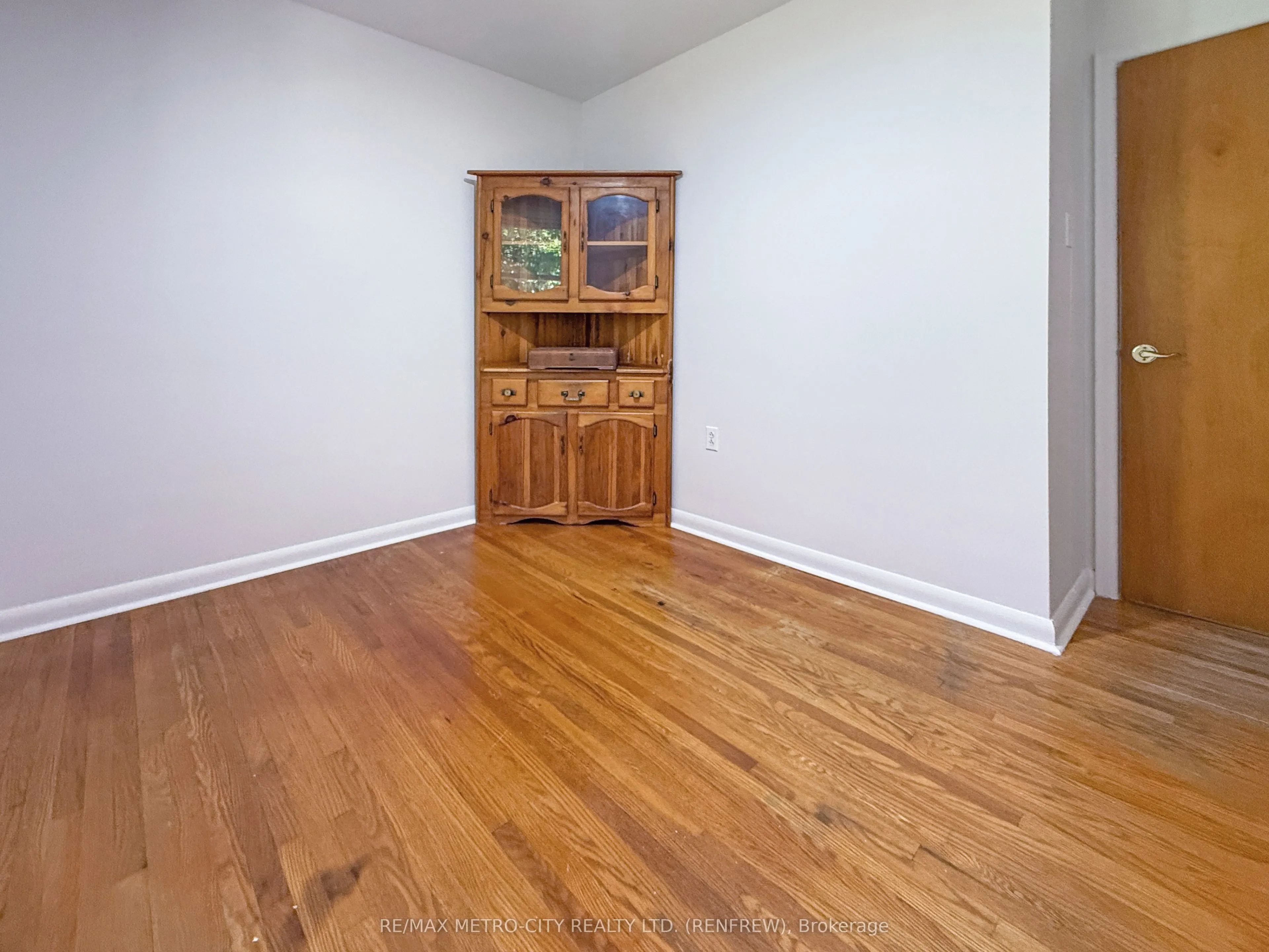 38 Francis Street S