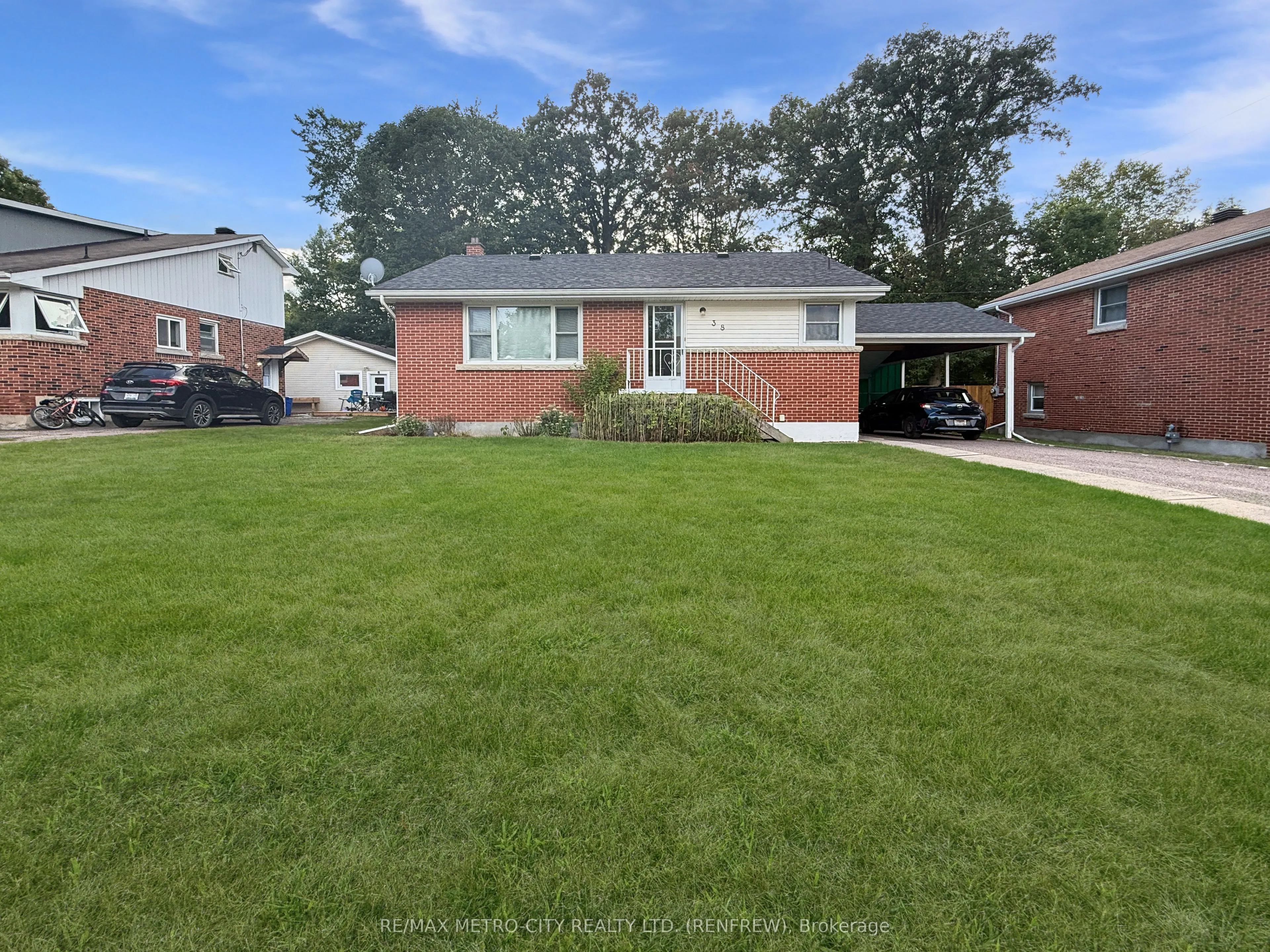 38 Francis Street S