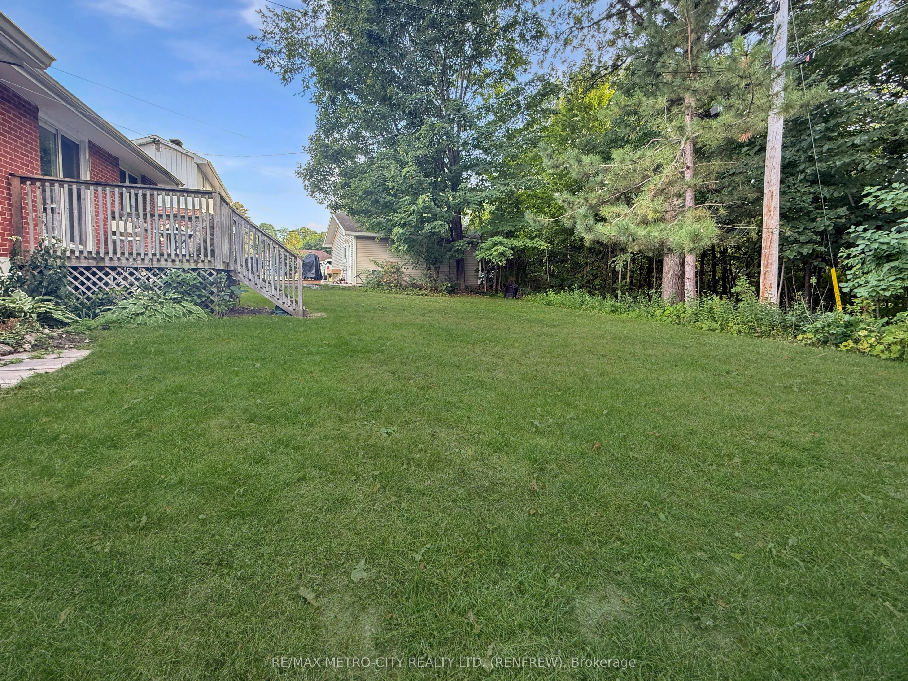 38 Francis Street S