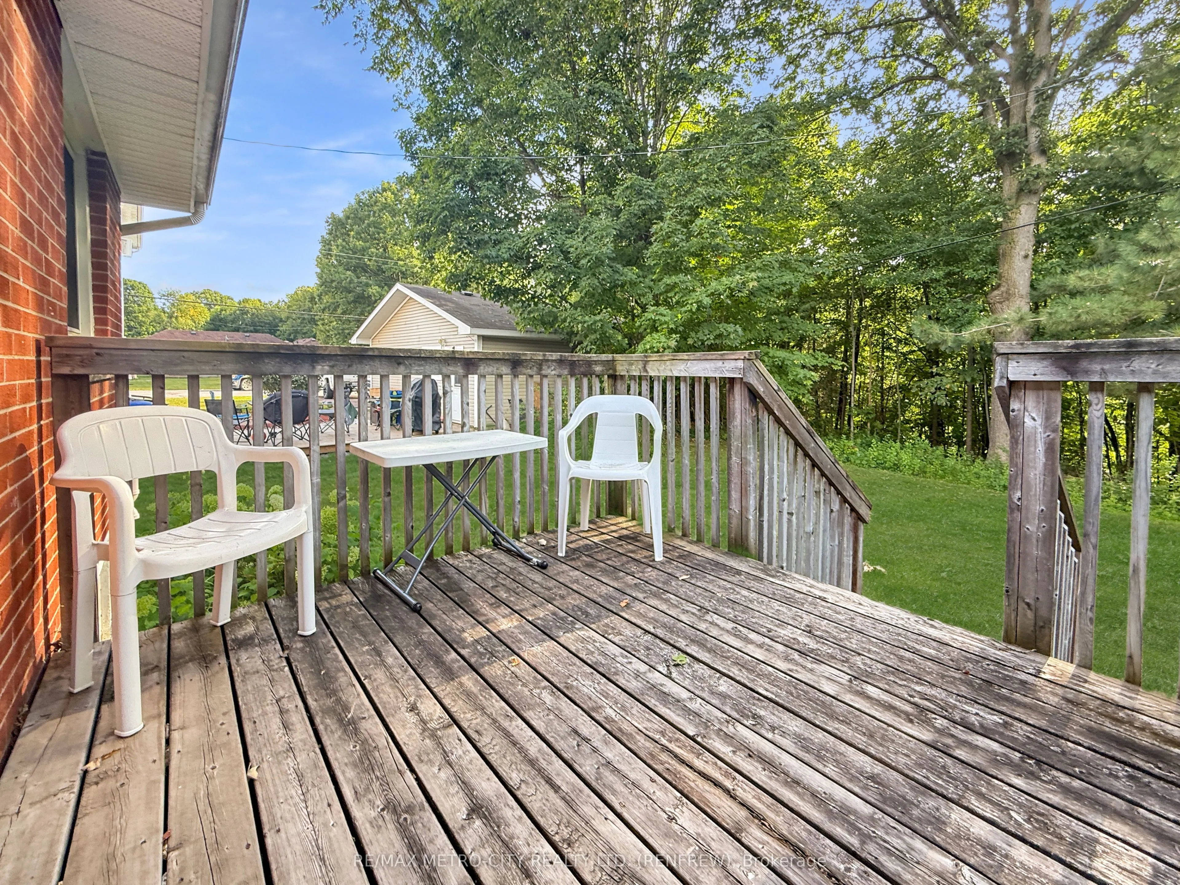 38 Francis Street S