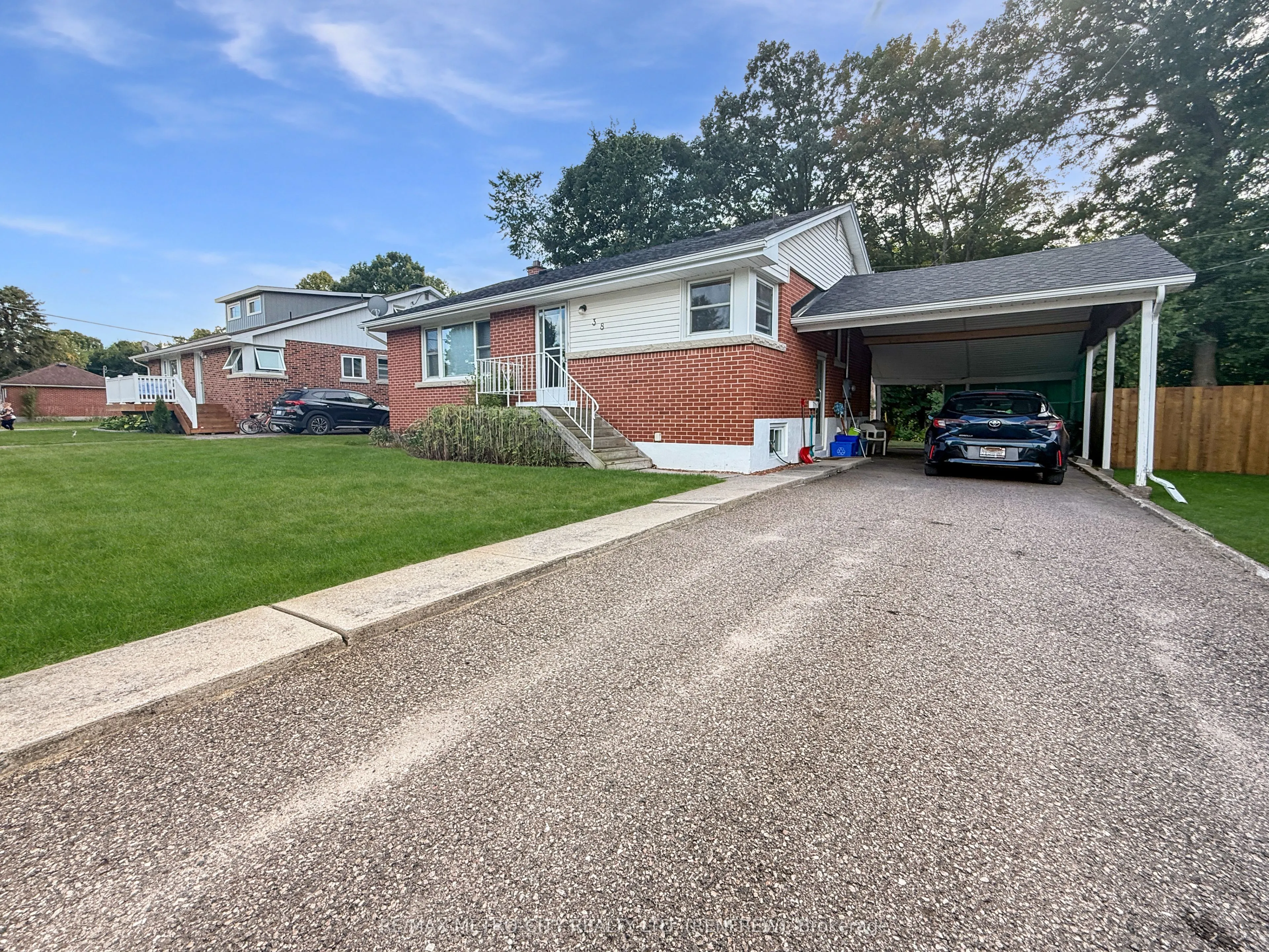 38 Francis Street S