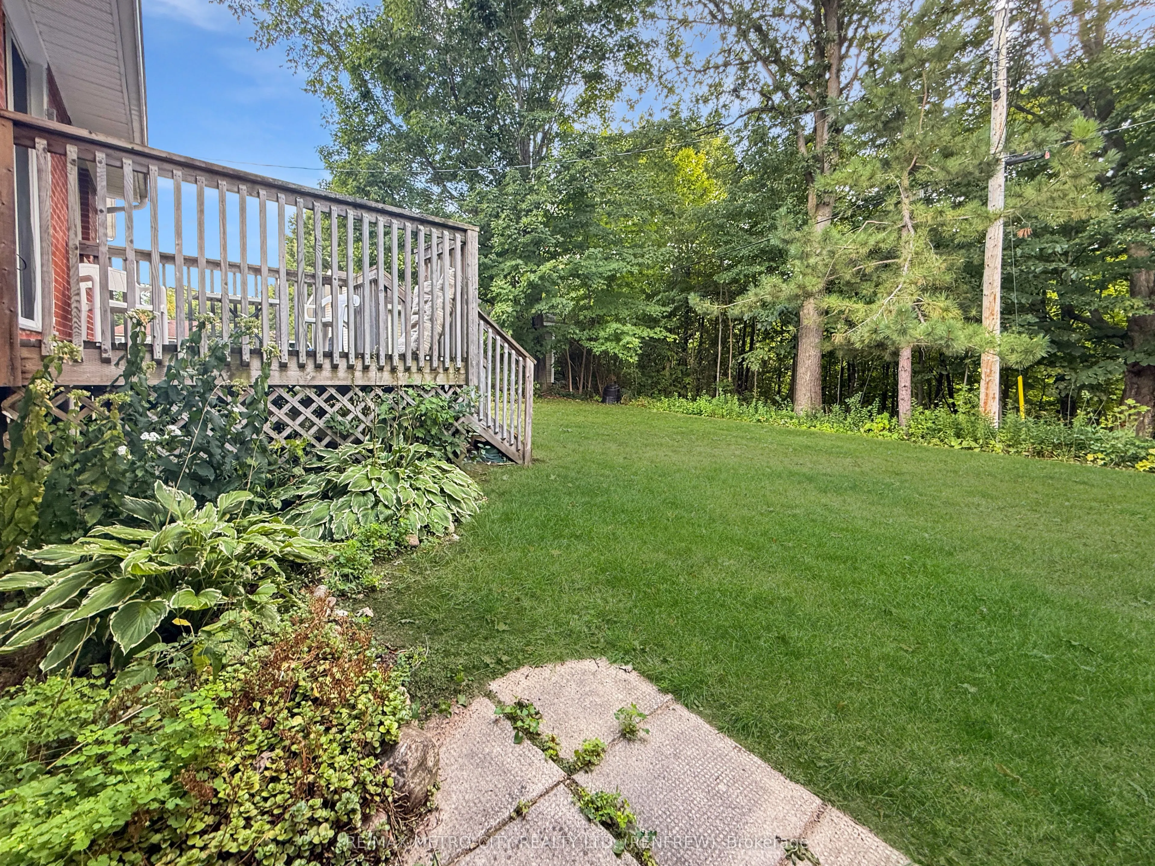 38 Francis Street S