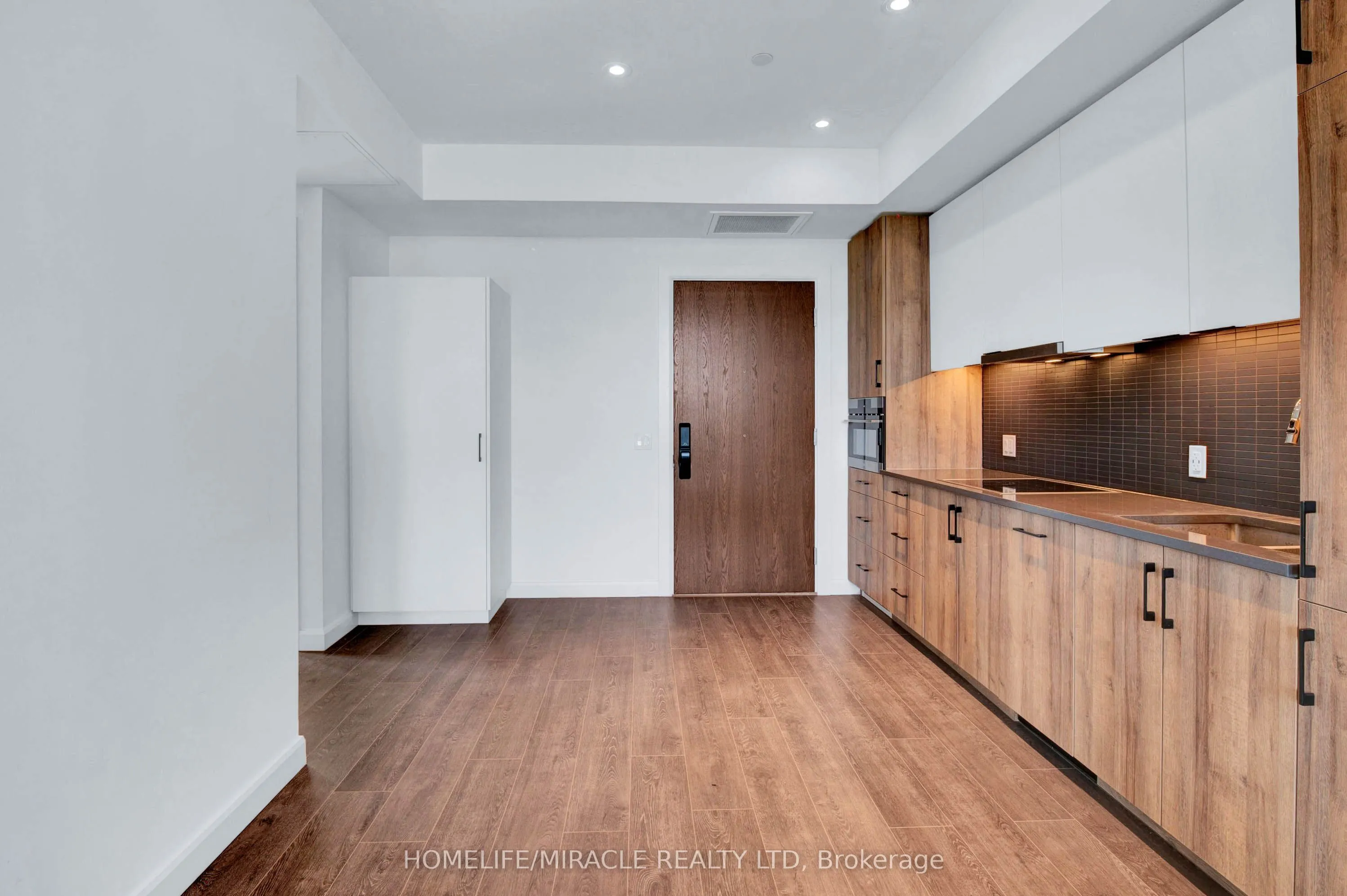 741 King Street W, #401