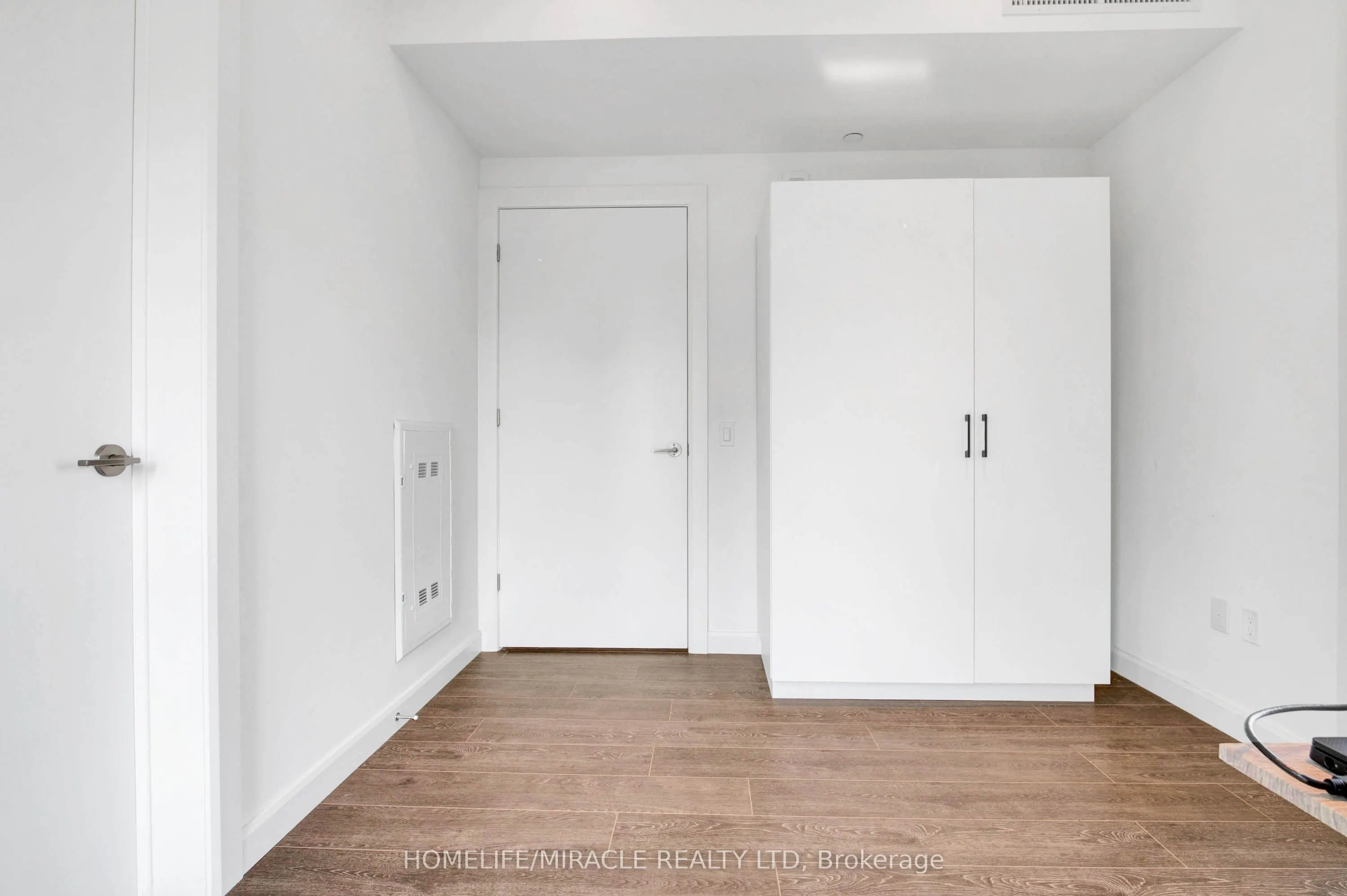 741 King Street W, #401