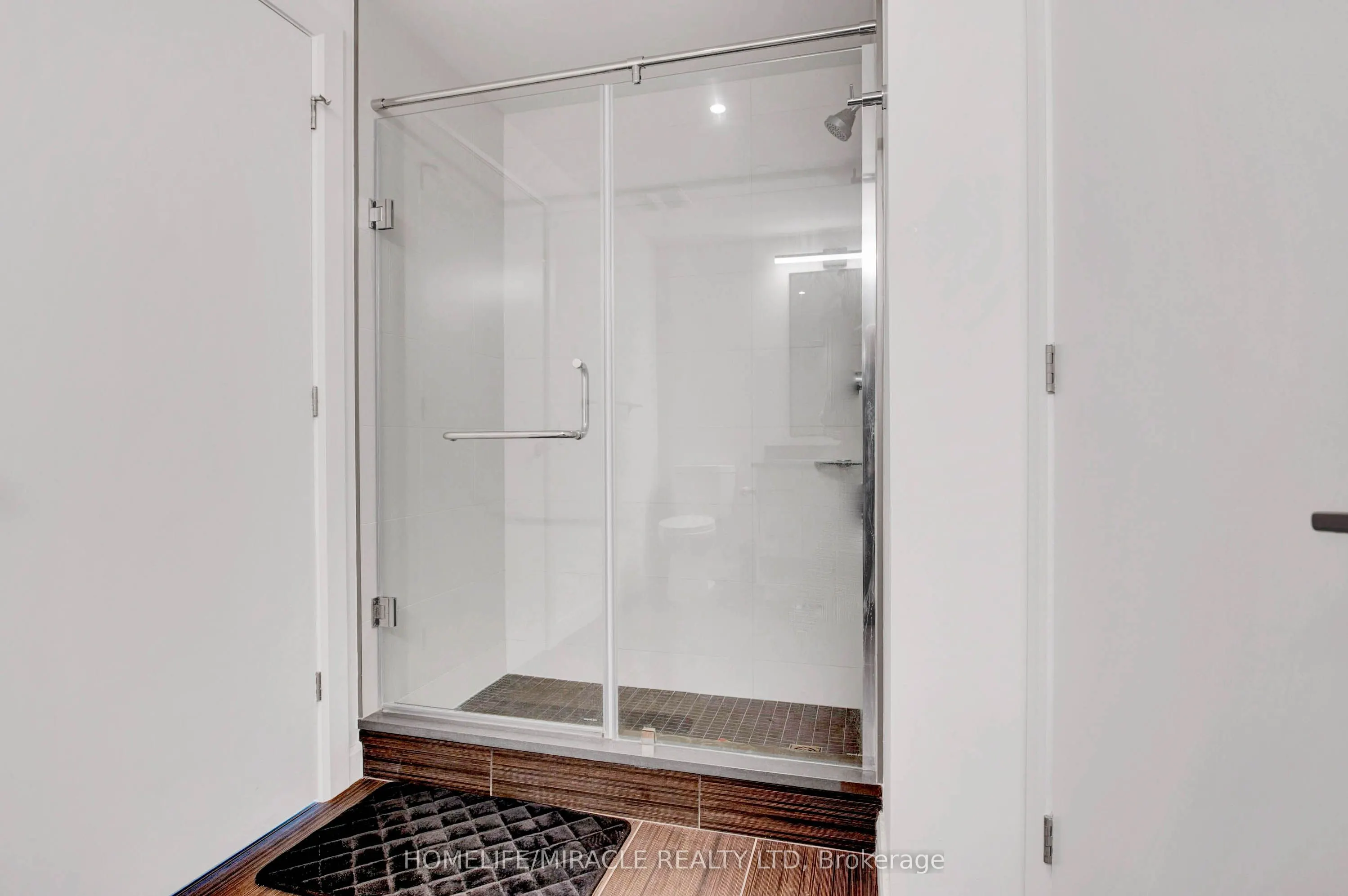 741 King Street W, #401