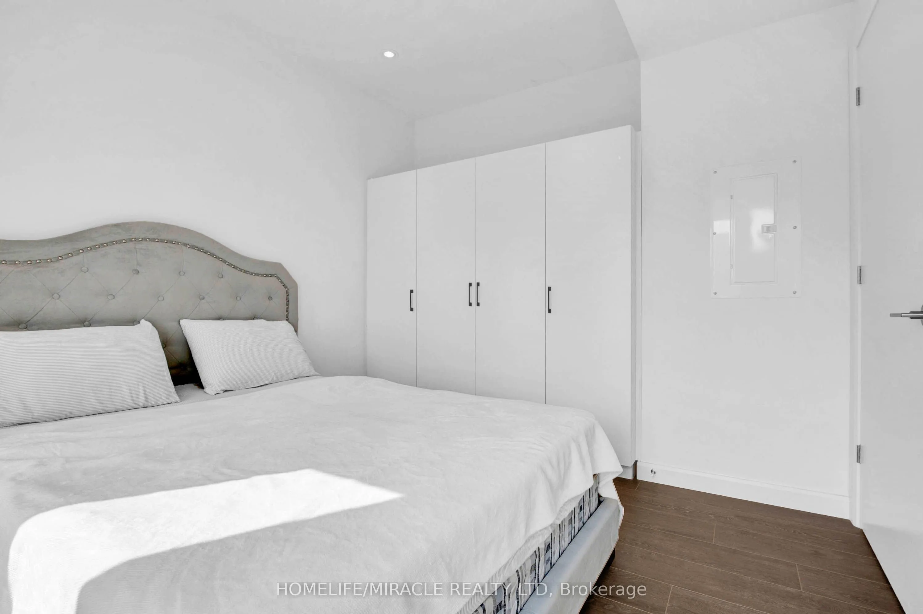 741 King Street W, #401