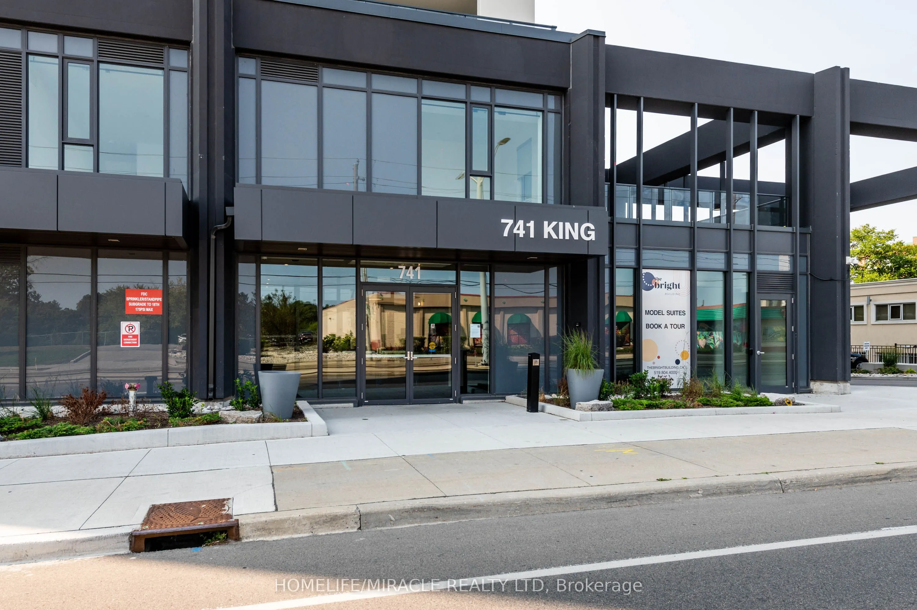 741 King Street W, #401
