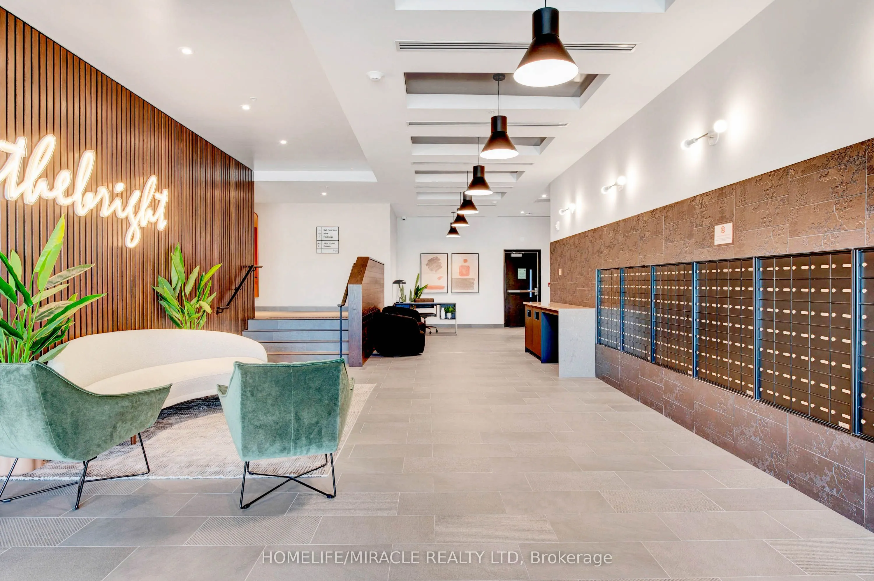 741 King Street W, #401