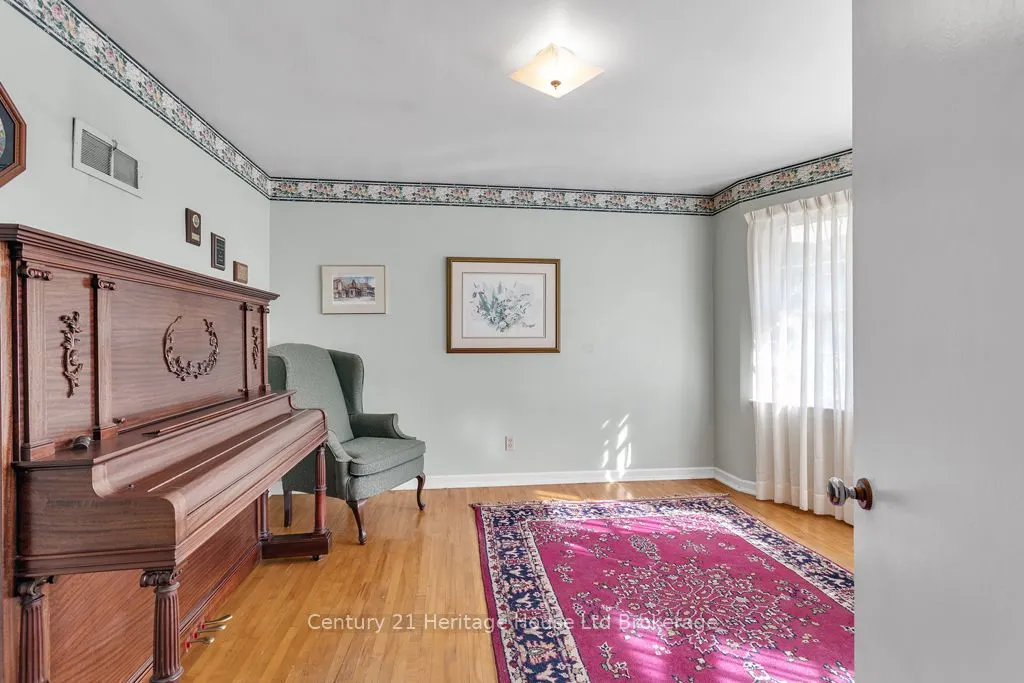 10 Parkside Drive