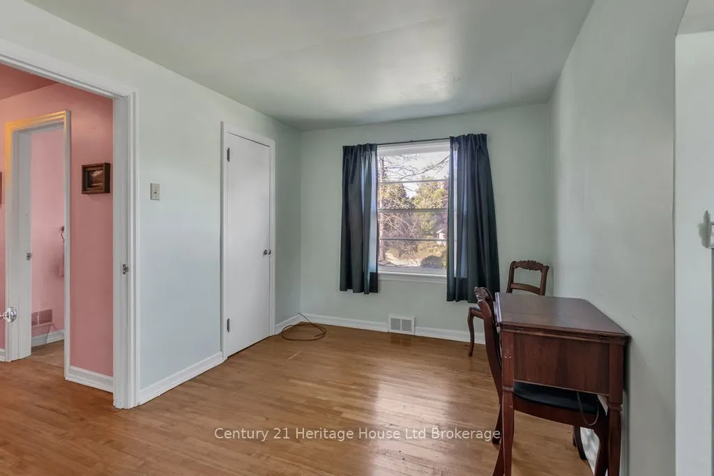 10 Parkside Drive