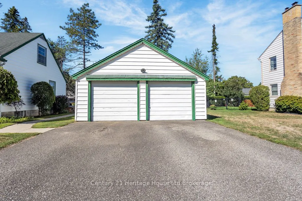 10 Parkside Drive