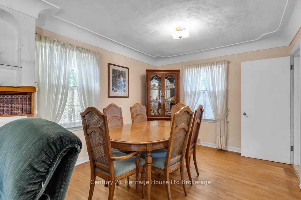 10 Parkside Drive