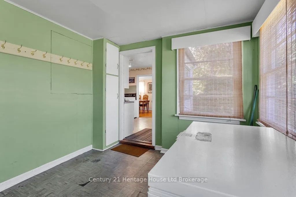 10 Parkside Drive
