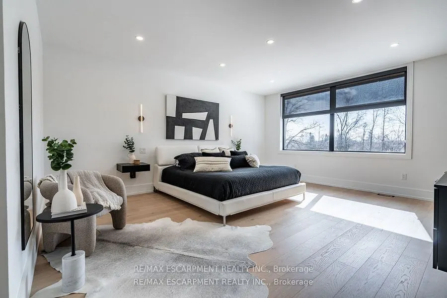 86 Valleyview Drive