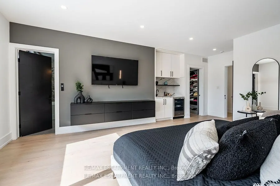 86 Valleyview Drive