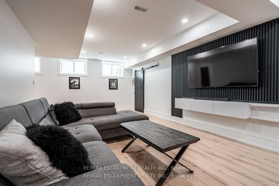 86 Valleyview Drive