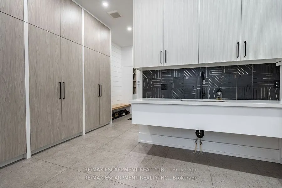 86 Valleyview Drive