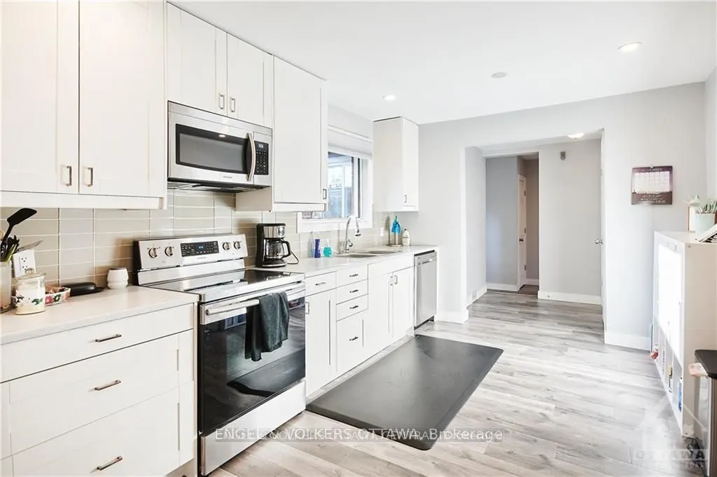 43 CLARENDON Avenue