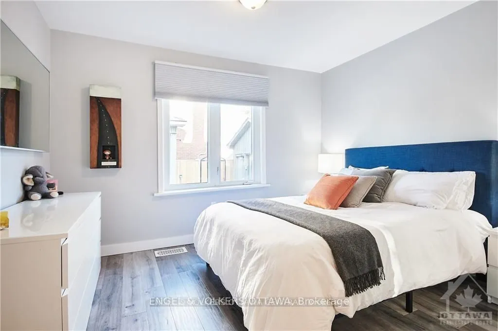 43 CLARENDON Avenue