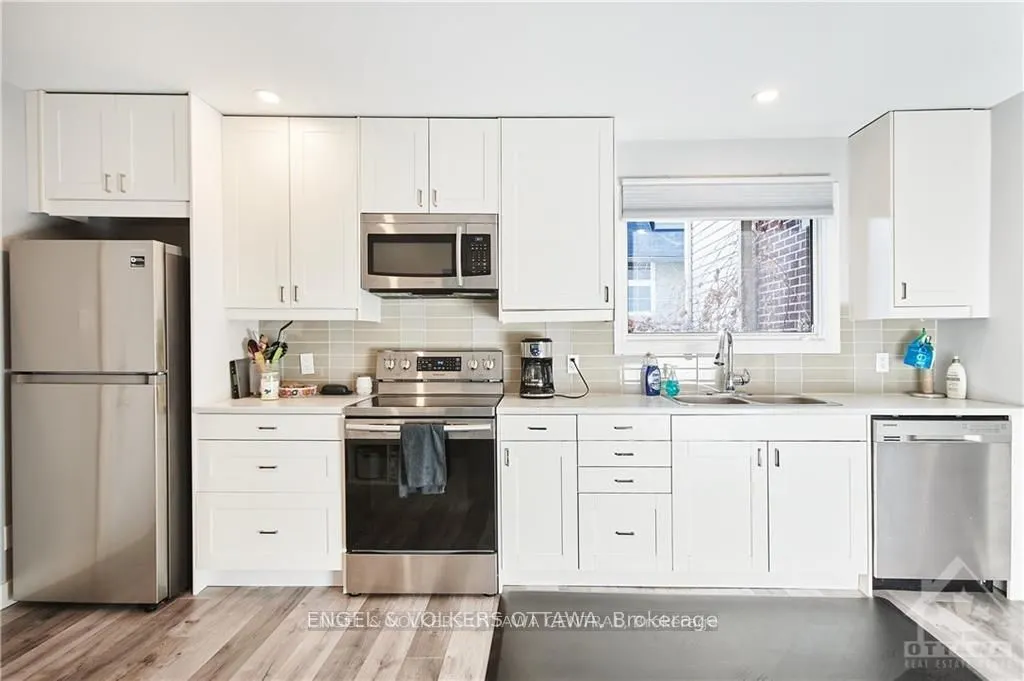 43 CLARENDON Avenue