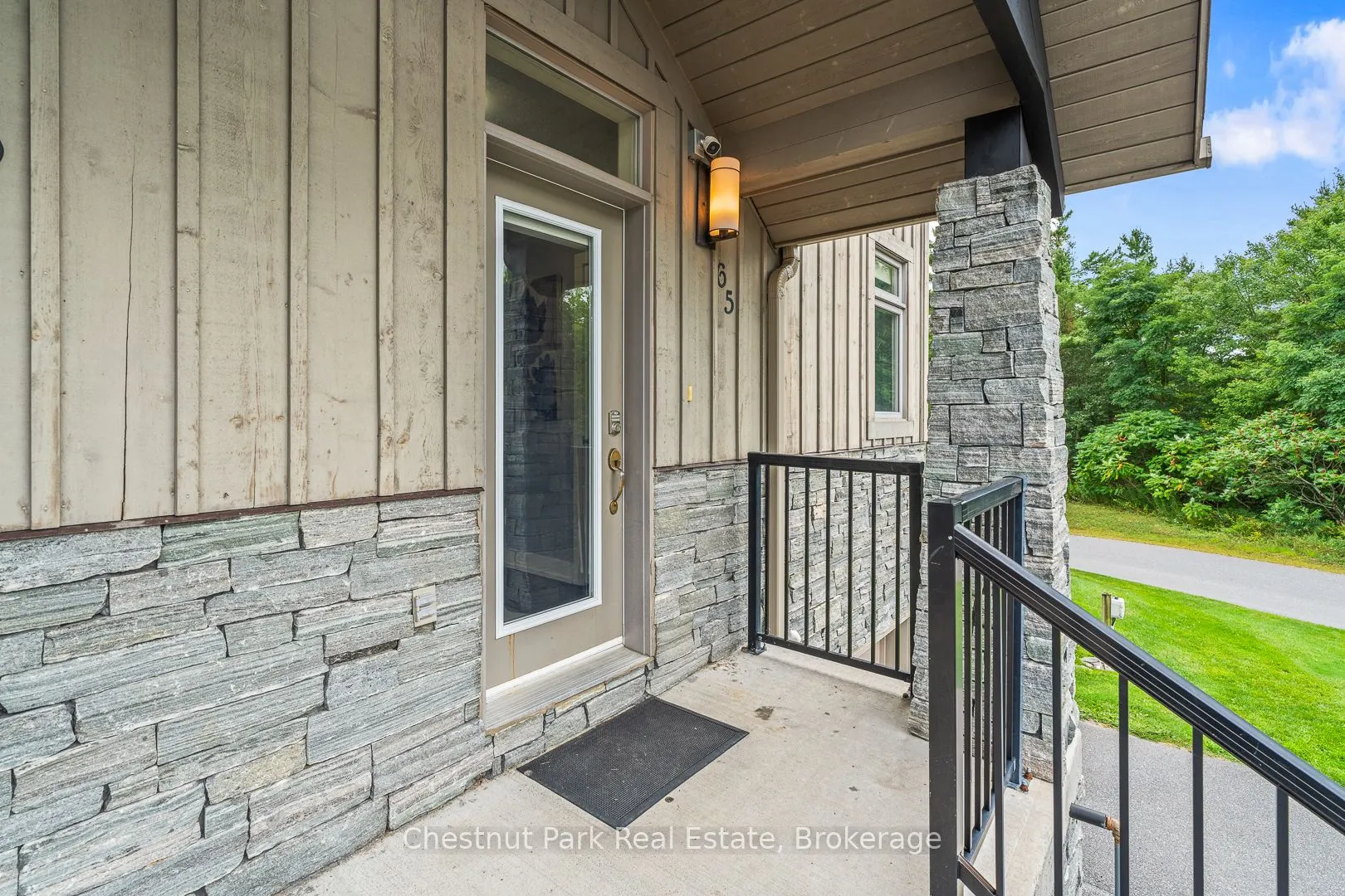 65 Rockmount Crescent