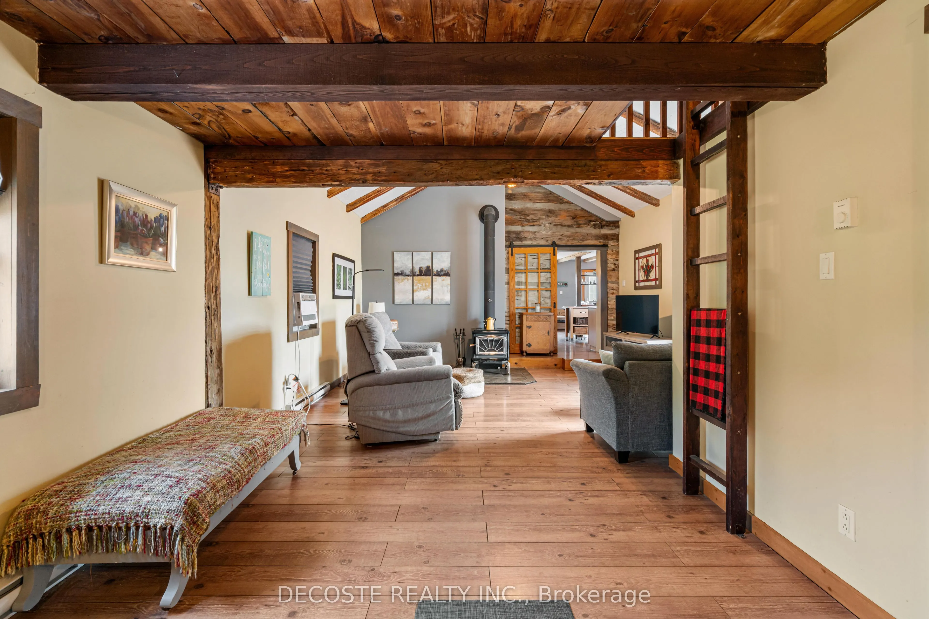 21695 Laggan-Glenelg Road
