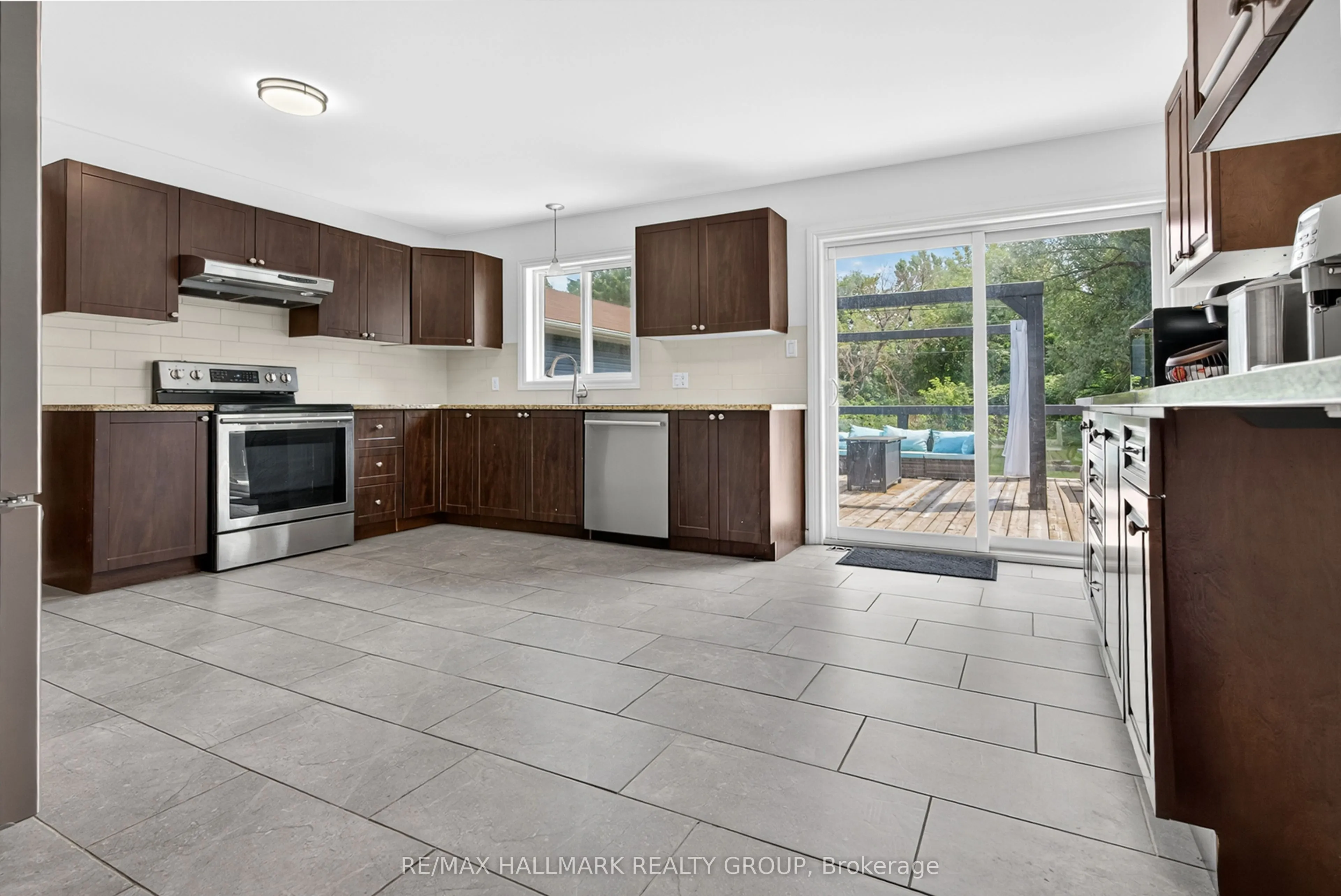 3740 Louiseize Road