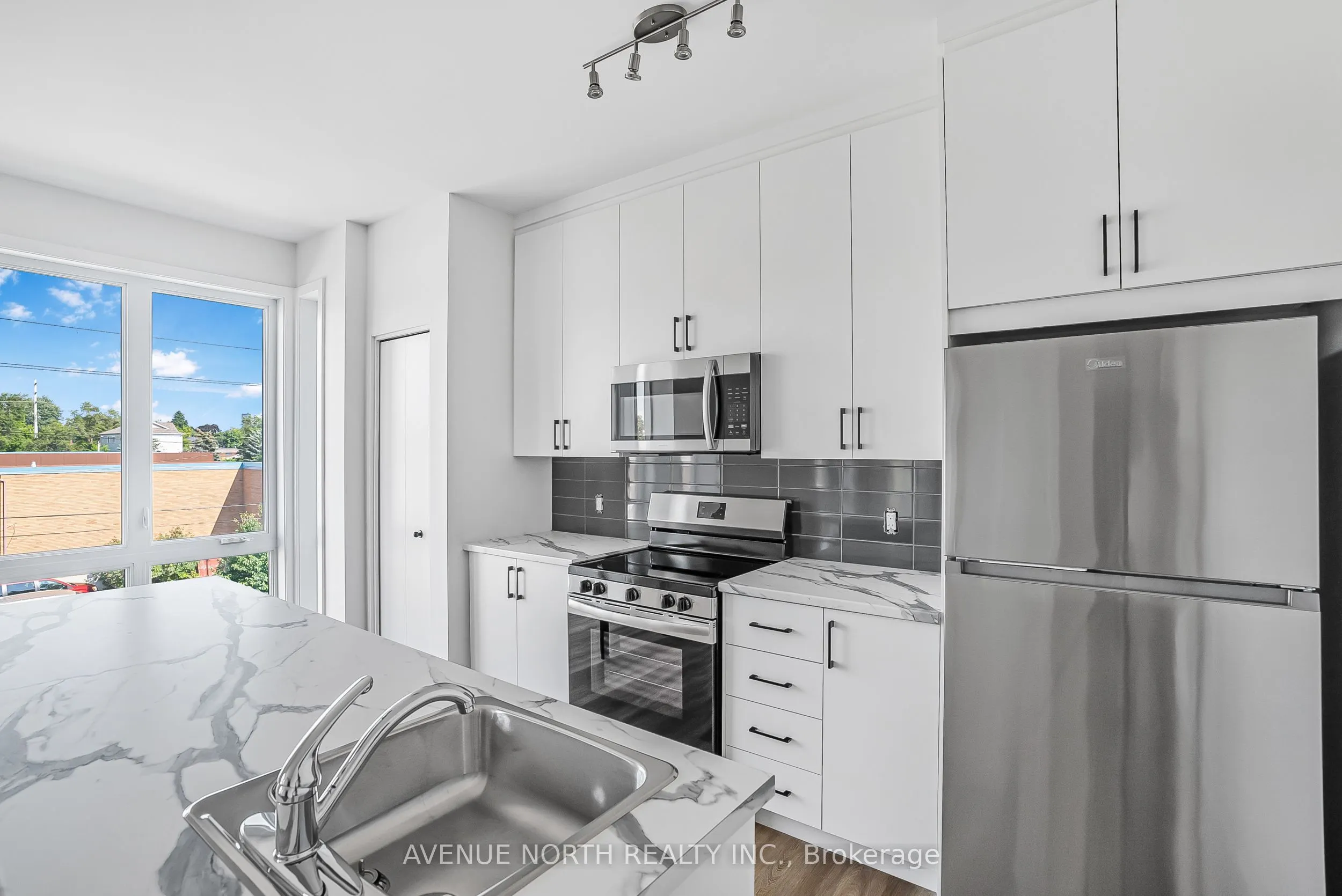 391 Dieppe Street, #06