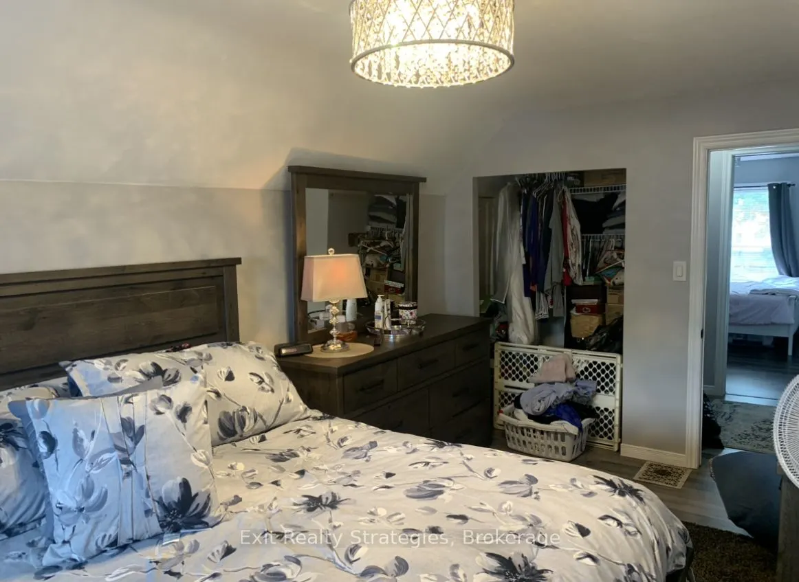 65 Tuxedo Avenue N