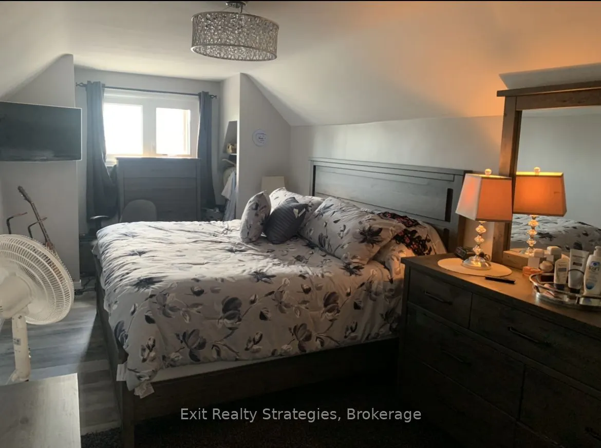 65 Tuxedo Avenue N