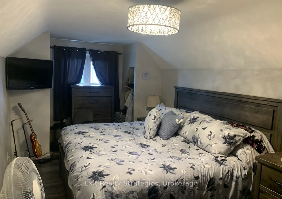 65 Tuxedo Avenue N