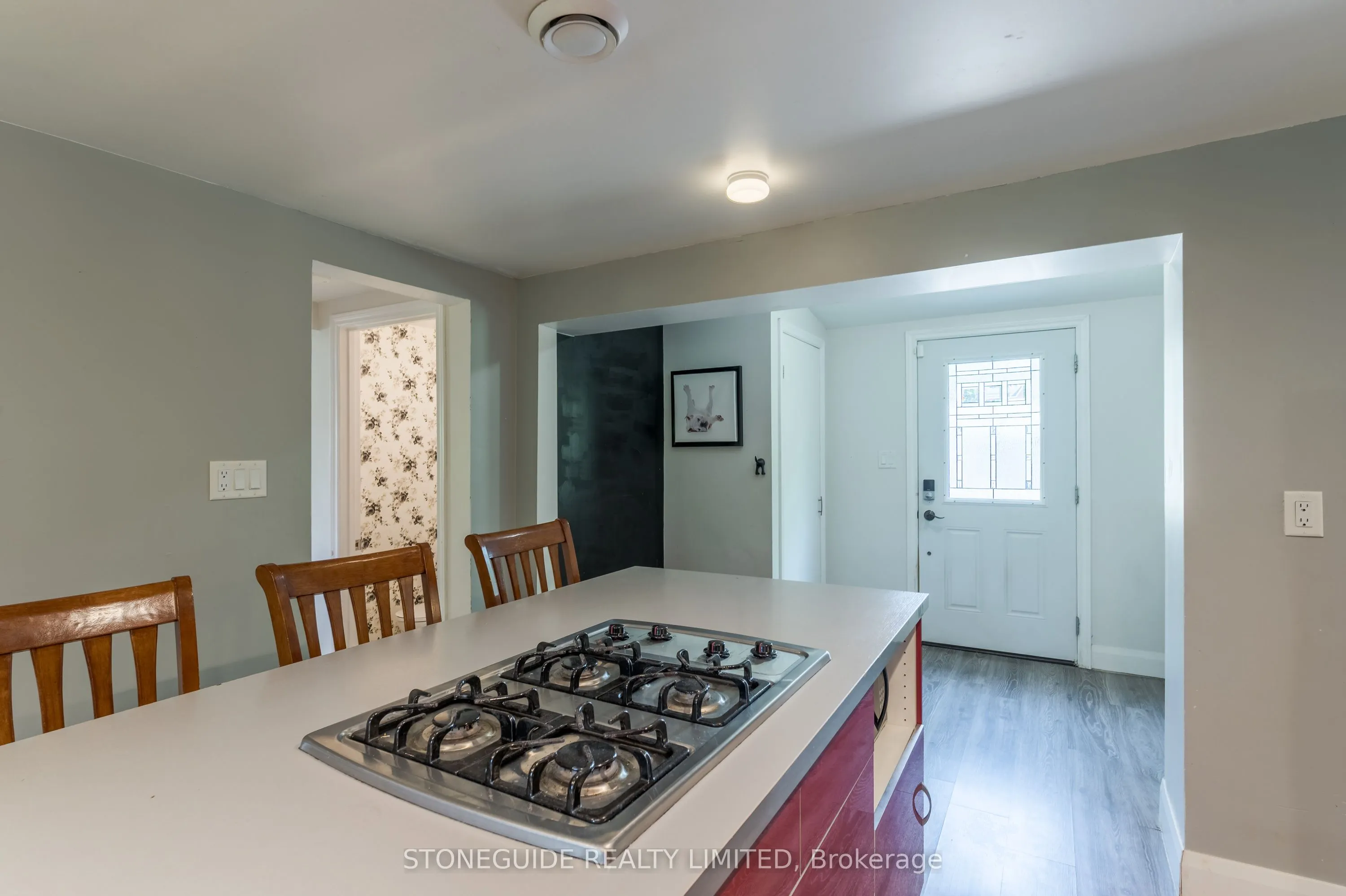 76 Doxsee Avenue S