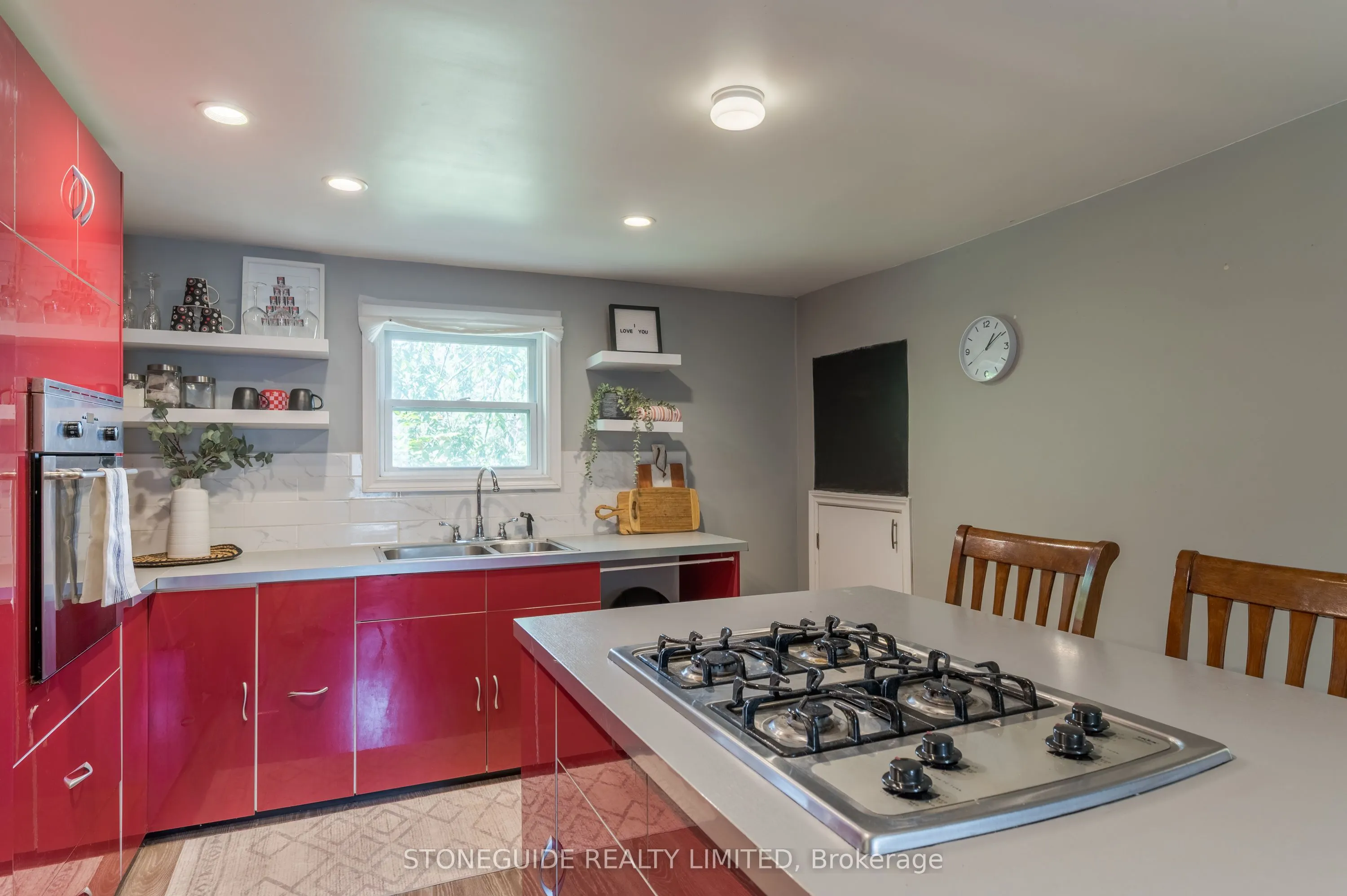 76 Doxsee Avenue S